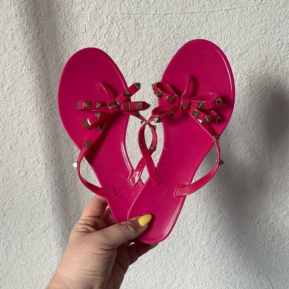 LE CHATEAU sandals - Picture 1 of 3